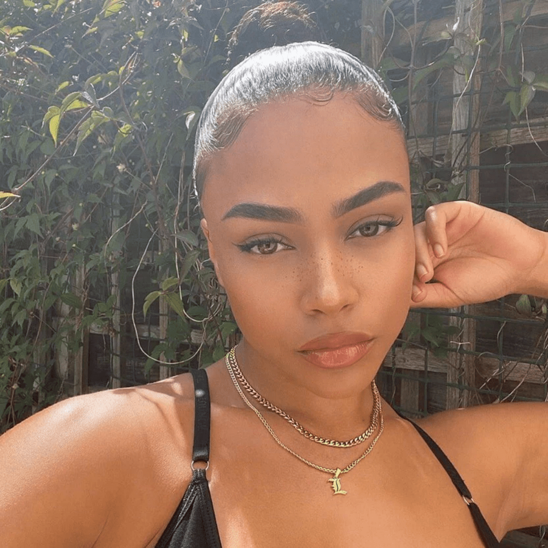 Collana con iniziale cubana