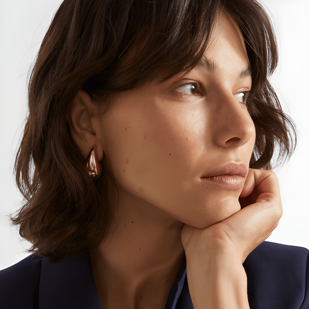 Orecchini a Perno con Goccia