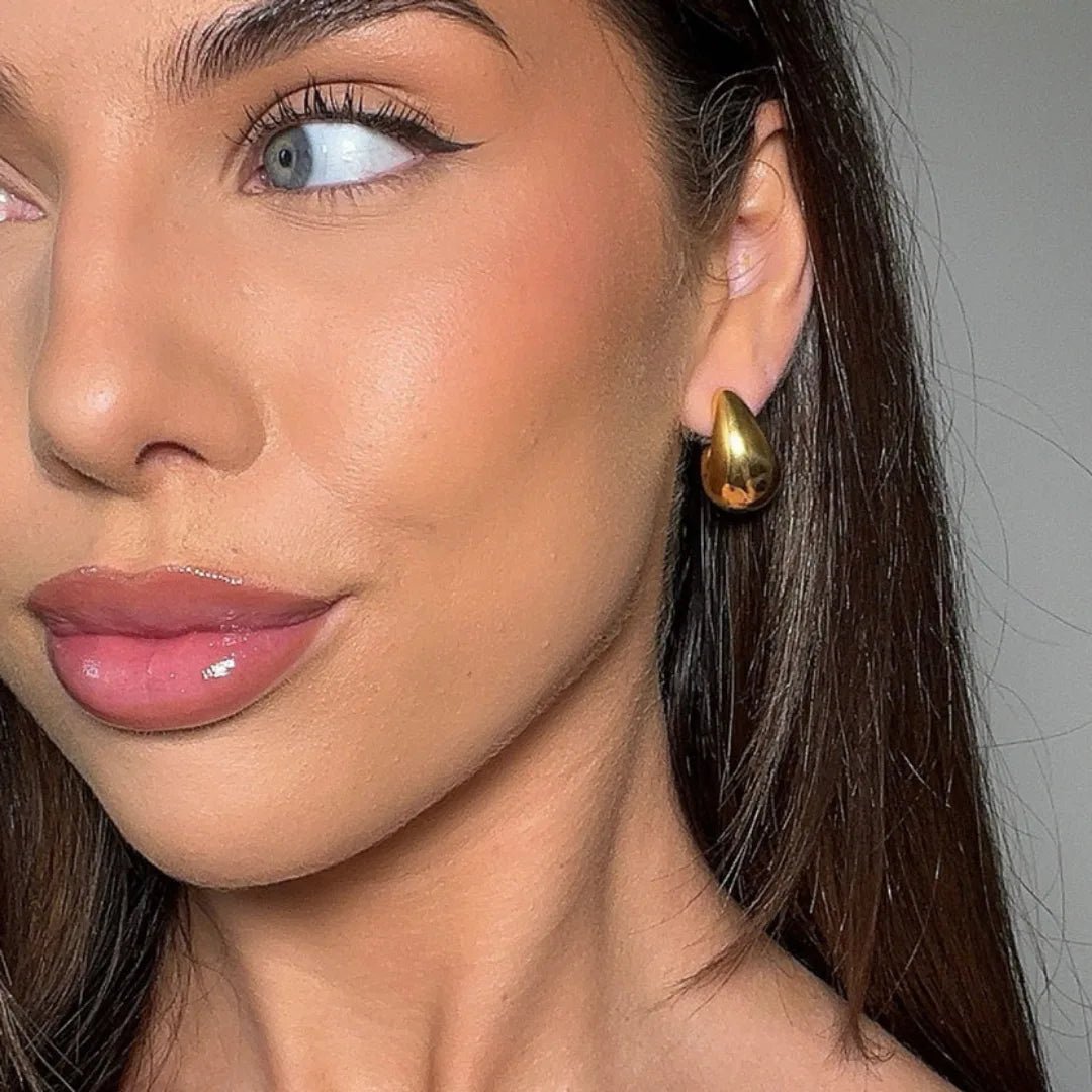 Orecchini a Perno con Goccia